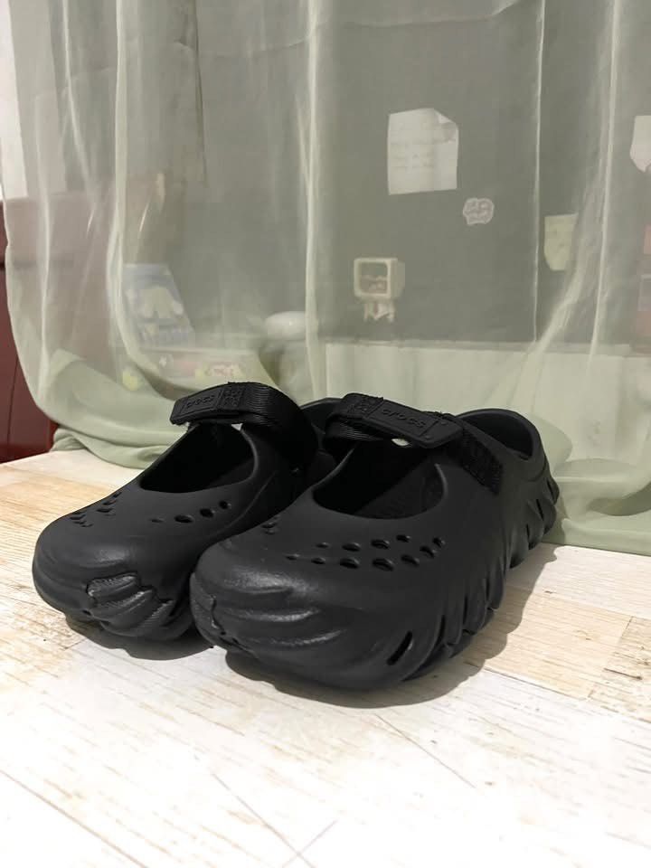 Crocs Echo Mary Jane Clog Black Size W7 (Category: Flats & Sandals) located in Lipa City. Submitted by eunice03liner (Listing ID 1470886295, Image 1). Description: Selling Crocs Echo Mary Jane in black W7 - Original bought from Gmarket Korea in L@z@da - Good as new - Size W7 - Used once outside to try the fitting - Rfs: Got the wrong size Kindly message me for more details/ proof of authenticity ~.