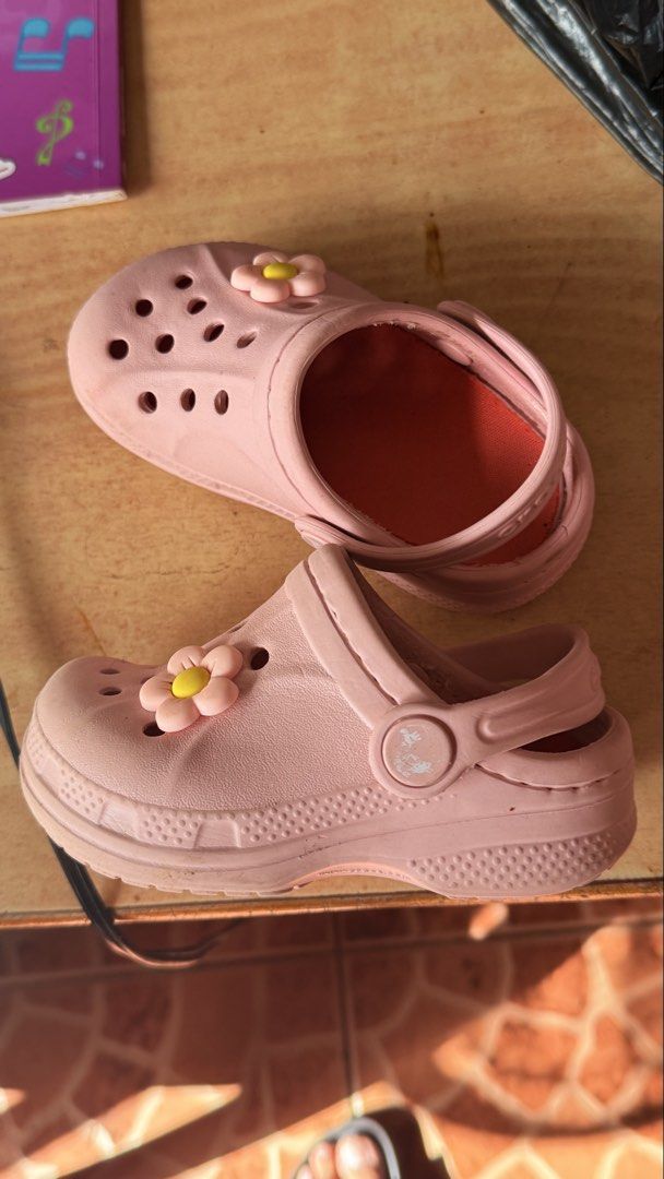 Crocs Kids Size 6C7 (Category: Babies & Kids Fashion) located in Tabaco. Submitted by jambrooze40291 (Listing ID 1470773560, Image 2). Description: .