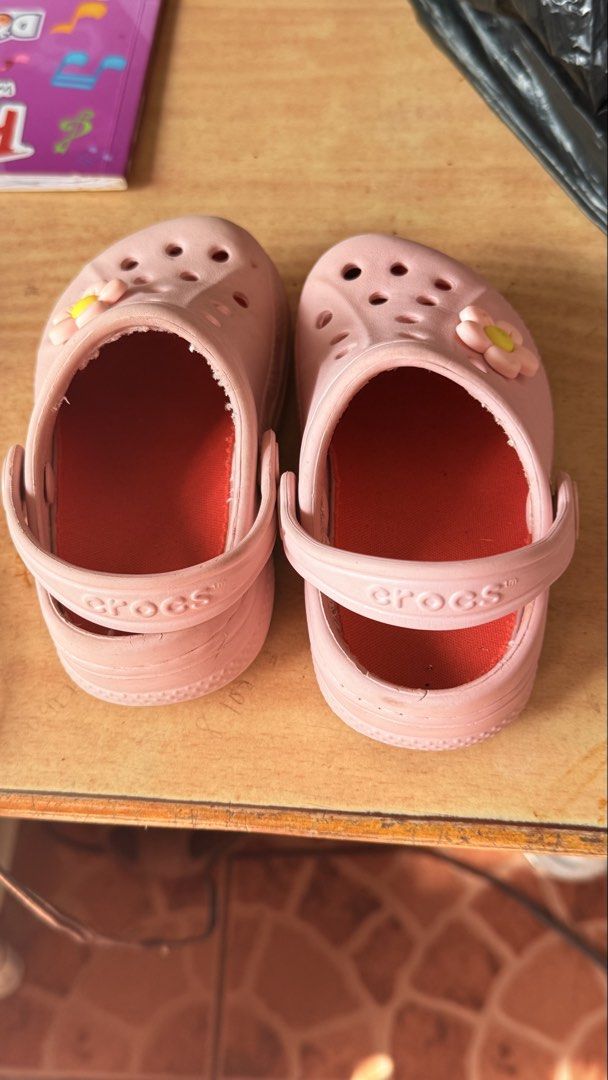 Crocs Kids Size 6C7 (Category: Babies & Kids Fashion) located in Tabaco. Submitted by jambrooze40291 (Listing ID 1470773560, Image 3). Description: .