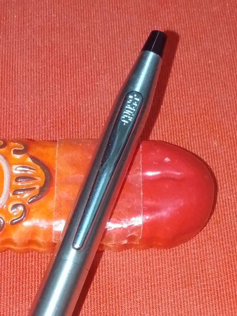 Cross Collectible Pen (Category: Vintage Collectibles) located in Santo Tomas. Submitted by retrotastic (Listing ID 1470843764, Image 2). Description: cheapest you could get✔️ writing condition ✔️ yours at ₱450.