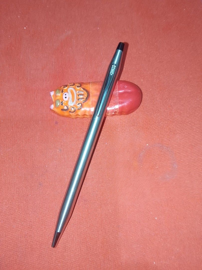 Cross Collectible Pen (Category: Vintage Collectibles) located in Santo Tomas. Submitted by retrotastic (Listing ID 1470843764, Image 1). Description: cheapest you could get✔️ writing condition ✔️ yours at ₱450.