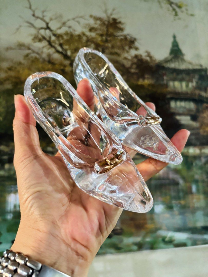 Crystal ornament shoes (Category: Other Home Decor) located in Dapitan. Submitted by clarisasan19348 (Listing ID 1470752237, Image 1). Description: .