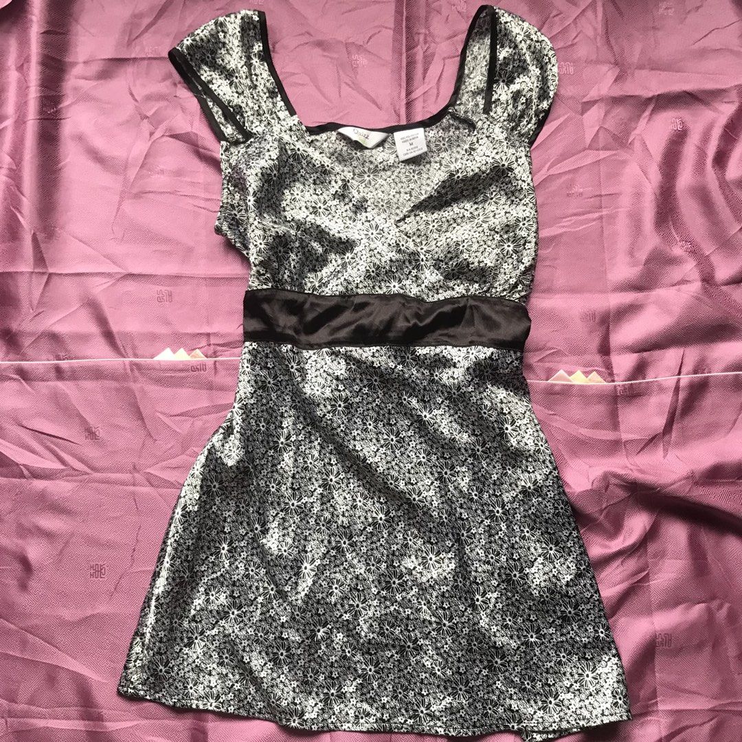 date night black and white floral top (Category: Dresses) located in Tuguegarao City. Submitted by theseams_ph (Listing ID 1470818959, Image 1). Description: - black and white floral throughout - v neckline, cap sleeves, black satin trim and waistband - can be tied at the back for more cinch.