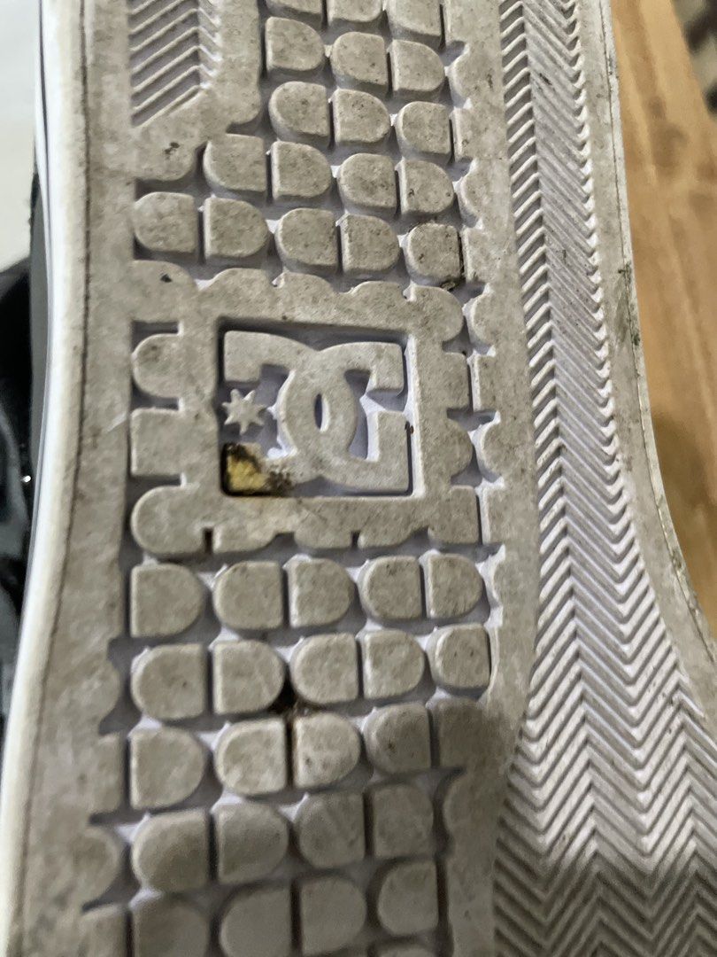 DC Shoes High Top Grey Camo (Category: Sneakers) located in Nampicuan. Submitted by aireann_10 (Listing ID 1470860746, Image 2). Description: - Brand: DC - Style: High-top sneakers - Color: Grey with camo side panels and black logos - Soles: White rubber with standard traction - Inclusions: Grey laces - Condition: Signs of wear on bottom treads and midsoles from regular use, but still lots of life left.