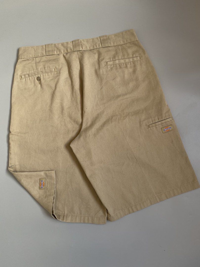 D!CK!€S Khaki Double Patch Jorts 💎 (Category: Shorts) located in Cavite. Submitted by awuuu27 (Listing ID 1470747138, Image 3). Description: D!CK!€S Khaki Double Patch Jorts 💎 DIMES: Width-38/Length-25.5/Leg Opening-14/Thigh-15.5 CONDITION: 9/10 COLOR RATE: 9/10 ISSUE: small hole, minimal scratch, need wash, faded washtag, washable stain.