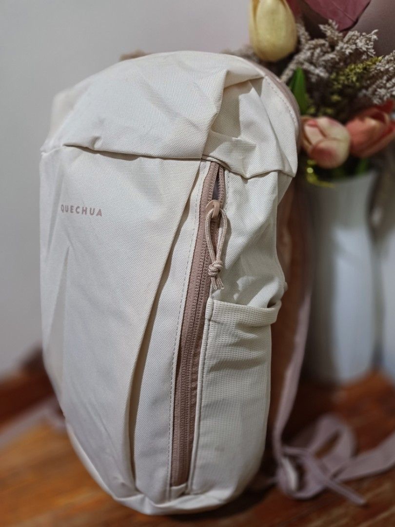 Decathlon Quechua 10L Backpack Bag (Category: Backpacks) located in Bocaue. Submitted by bags.and.beyond (Listing ID 1470743839, Image 2). Description: In good condition but needs a little wash sa outside part.