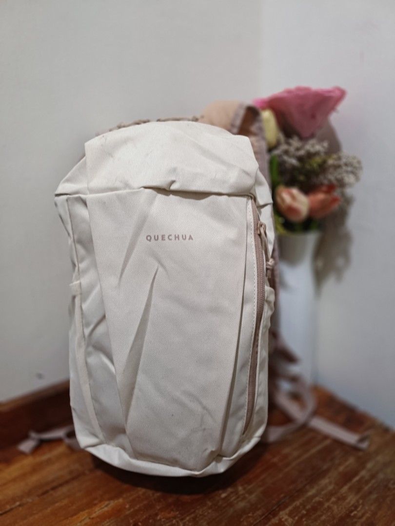 Decathlon Quechua 10L Backpack Bag (Category: Backpacks) located in Bocaue. Submitted by bags.and.beyond (Listing ID 1470743839, Image 1). Description: In good condition but needs a little wash sa outside part.