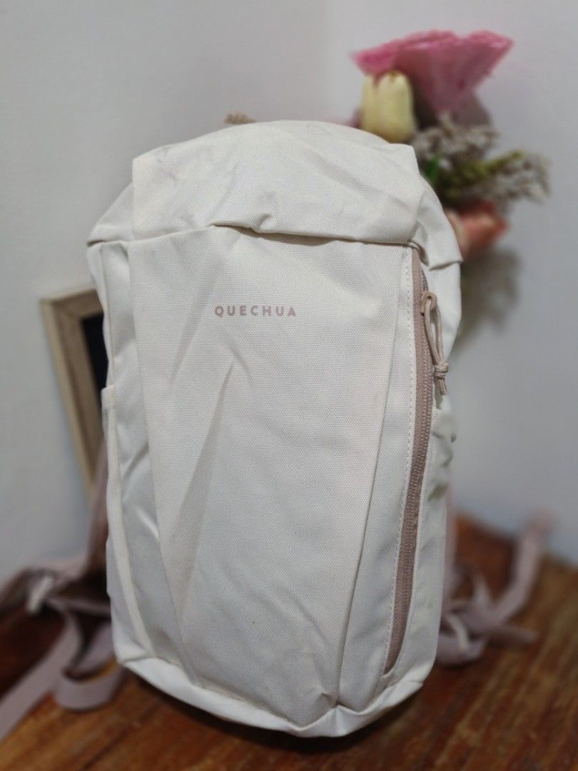 Decathlon Quechua 10L Backpack Bag (Category: Backpacks) located in Bocaue. Submitted by bags.and.beyond (Listing ID 1470743839, Image 3). Description: In good condition but needs a little wash sa outside part.