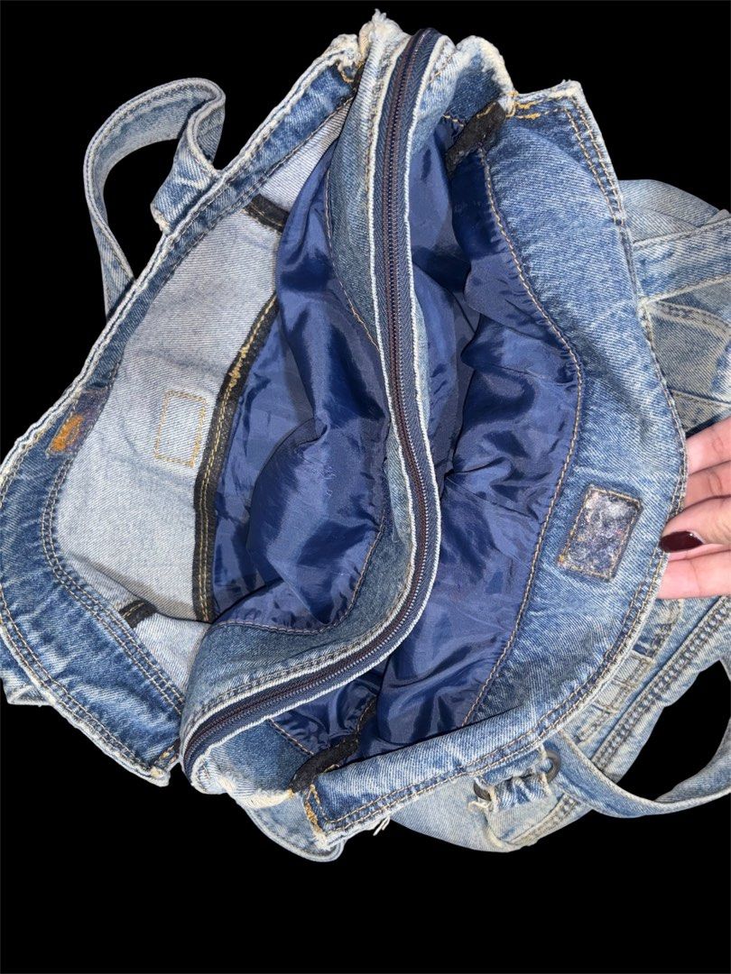 Denim Bag (Category: Tote Bags) located in Pasig City. Submitted by swapwithme (Listing ID 1470796685, Image 3). Description: Denim big bag, maluwag pa sa loptop and madami compartment! Villaupeng caniogan pasig city.