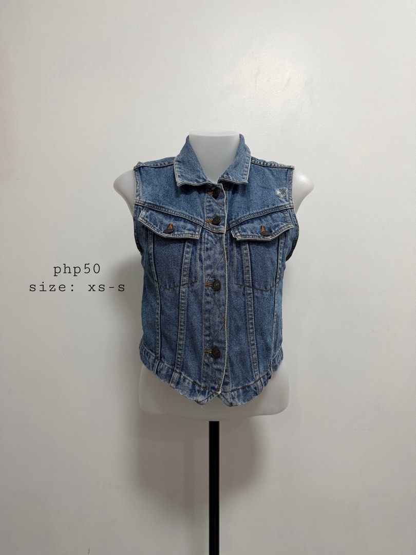 Denim Blazer (Category: Coats, Jackets and Outerwear) located in Antipolo. Submitted by nlknn_ (Listing ID 1470844707, Image 1). Description: .