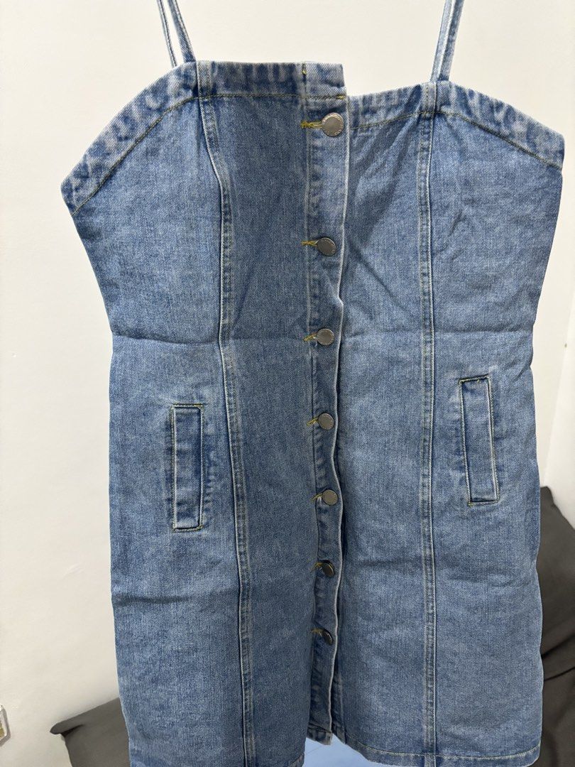 Denim dress (Category: Dresses) located in San Fernando. Submitted by _itsmedani (Listing ID 1470800069, Image 1). Description: No flaws/issues.