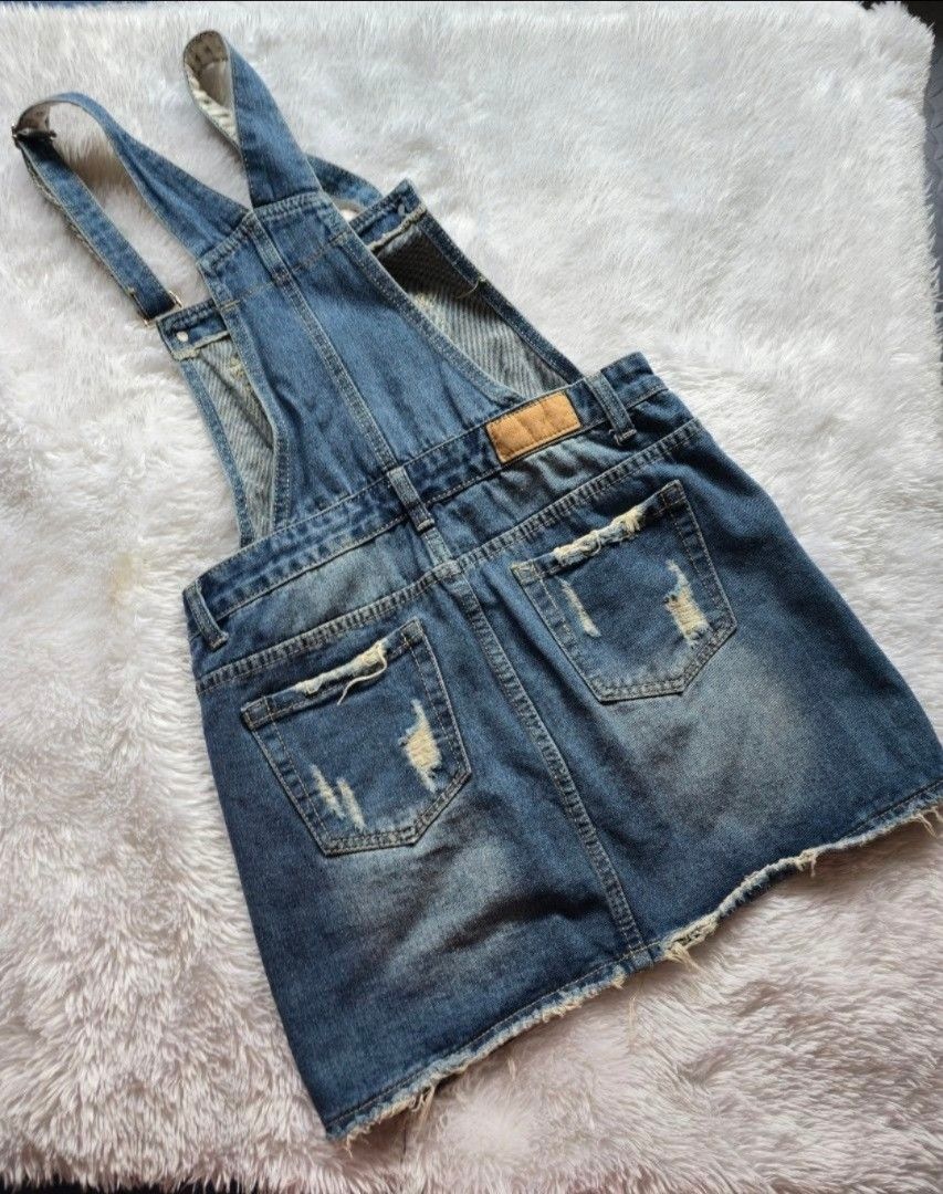 Denim Jumper skirt (Category: Activewear) located in Quezon City. Submitted by glenshoppe_ph (Listing ID 1470793745, Image 2). Description: like new jumper skirt with nice fabric bought it from Japan size: small for petite girls only mop: gcash / maya delivery: thru lalamove or lbc Meet up: Savemore Footbridge in front of Sm north.