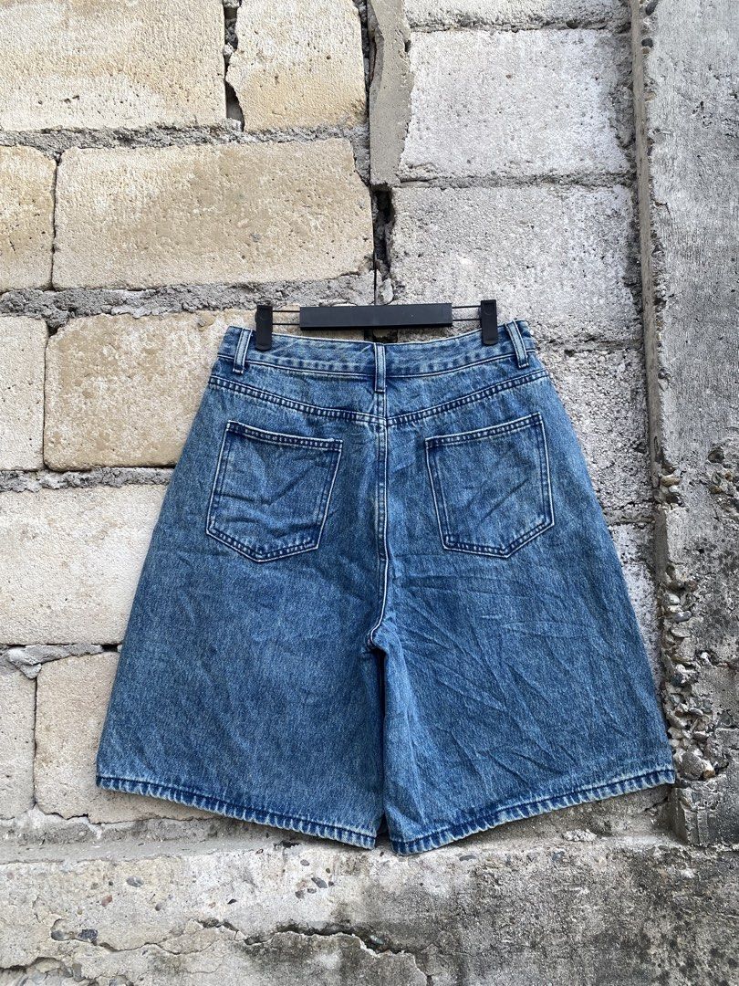 DG in Studio Denim Shorts Blue (Category: Shorts) located in Candaba. Submitted by dejesus.bench17 (Listing ID 1470932096, Image 1). Description: - Brand/Item: DG Studio Denim Shorts - Color: Classic blue wash - Fit: Relaxed through the leg, knee-length - Pockets: Functional front zippered pockets + classic 5-pocket setup - Material: Durable, high-quality cotton denim - Condition: Excellent (ready to ship!) -Dimes: W31 L22 Hem13 -Price: 500 + shi