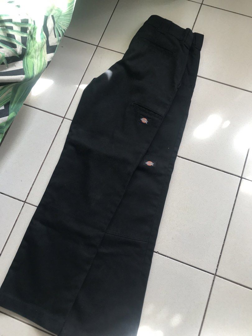 Dickies Black Cargo Pants with Double Logo Patches (Category: Jeans) located in Manila. Submitted by peakflow. (Listing ID 1470869244, Image 1). Description: • BLACK • EXCELLENT CONDITION • Waistline 32 • Length 41 • Leg hole 8.5 • Color rate 10/10 • Price 📥.
