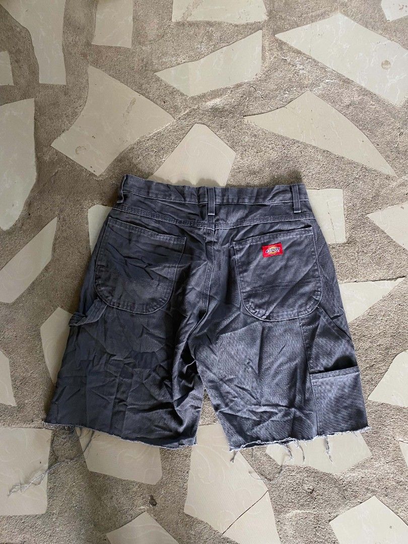 Dickies carpenter shorts (Category: Shorts) located in Borongan. Submitted by thrift-real2.0 (Listing ID 1470764163, Image 1). Description: Dickies carpenter shorts excellent condition waist: 30 length: 20 color rate:9.5/10 issue nya pants sya na, na cut 550 plus sf.