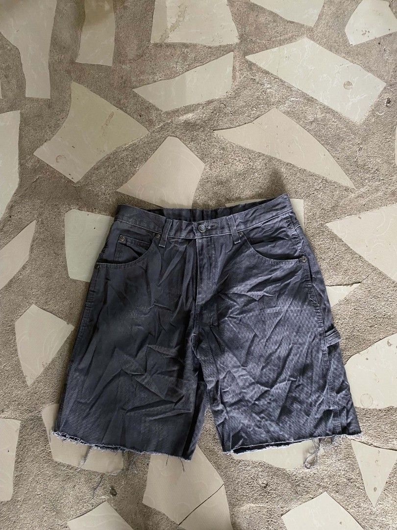 Dickies carpenter shorts (Category: Shorts) located in Borongan. Submitted by thrift-real2.0 (Listing ID 1470764163, Image 2). Description: Dickies carpenter shorts excellent condition waist: 30 length: 20 color rate:9.5/10 issue nya pants sya na, na cut 550 plus sf.