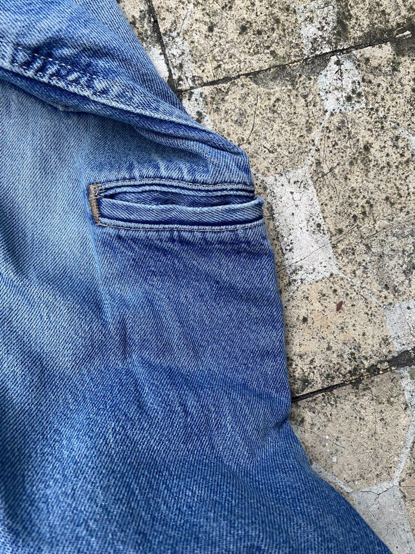 Dickies Double Knee Light Wash Denim Jeans (Category: Jeans) located in Imus. Submitted by frootiloots4103 (Listing ID 1470770557, Image 3). Description: - Brand: Dickies - Style: Double knee denim jeans, relaxed fit - Wash: Light wash with natural thigh fading - Details: Utility pockets and side hammer loop - Condition: Noticeable wear with a small, neat mended rip on the right knee - Vibe: Heavy-duty workwear that is already nicely broken-in OP