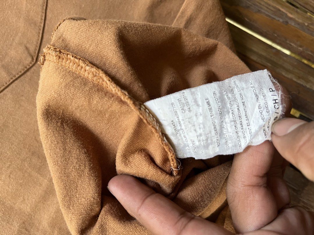 Dickies heavy weight pocket tee (Category: Tshirts & Polo Shirts ) located in Manila. Submitted by hype_caps_apparel_official (Listing ID 1470886297, Image 2). Description: No issue ✅ Excellent condition mga oma ✅ Size L ✅ Dimes : 21x28 ✅ Color rate: 9/10 so crispy 🔥📩 Unli vouch and vc sa fb account ko mga boss para safe po 🙌🏻.