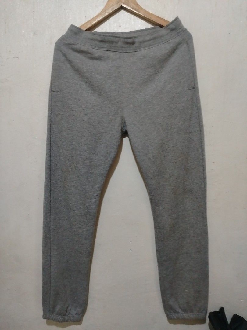 Dickies jogger pants (Category: Joggers) located in Rizal. Submitted by gmpastoffi75031 (Listing ID 1470787882, Image 3). Description: -dimes waist 31-38 length 41.5 - Excellent condition .