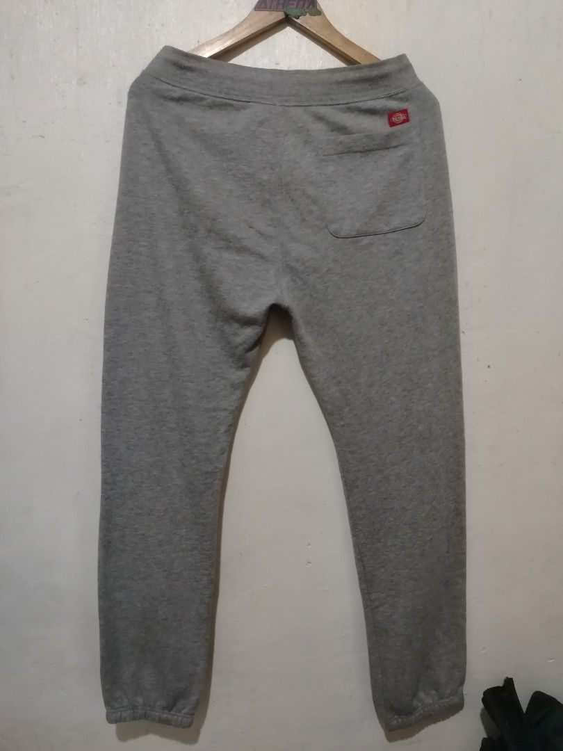Dickies jogger pants (Category: Joggers) located in Rizal. Submitted by gmpastoffi75031 (Listing ID 1470787882, Image 1). Description: -dimes waist 31-38 length 41.5 - Excellent condition .