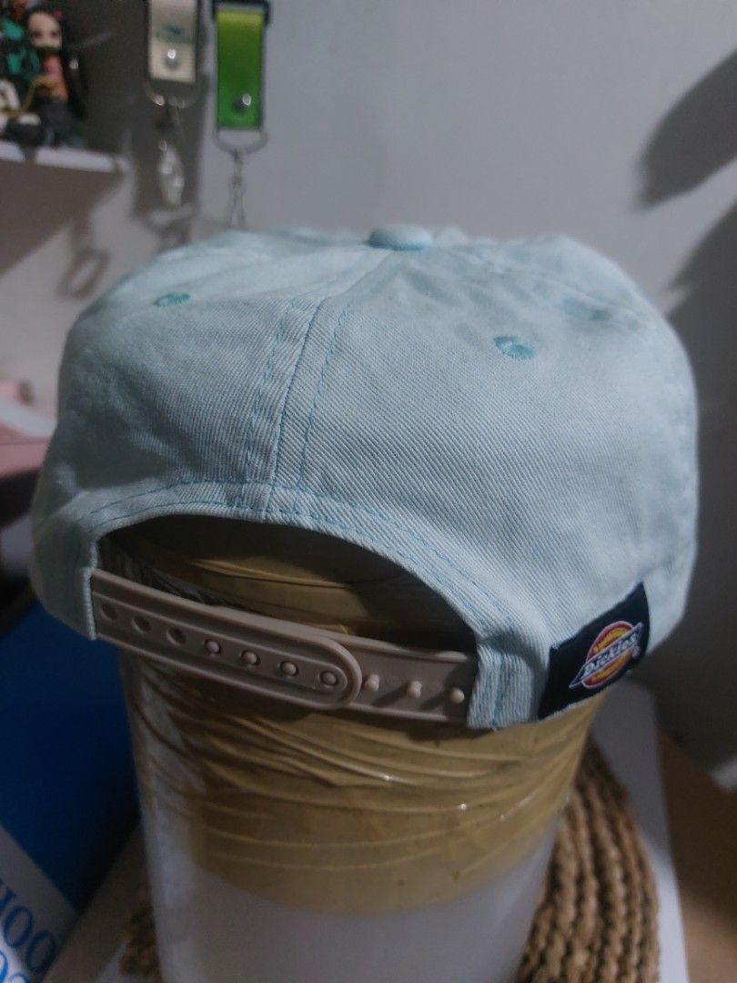 Dickies Light Blue Snapback Cap (Category: Caps & Hats) located in Magarao. Submitted by hotdogsandwich.flower (Listing ID 1470750650, Image 2). Description: .