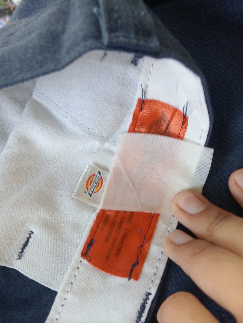 Dickies short (Category: Shorts) located in Manila. Submitted by kevin_thrift1417 (Listing ID 1470890427, Image 2). Description: size 32 Goodcondition as new Single patch Color rate 9.5/10.