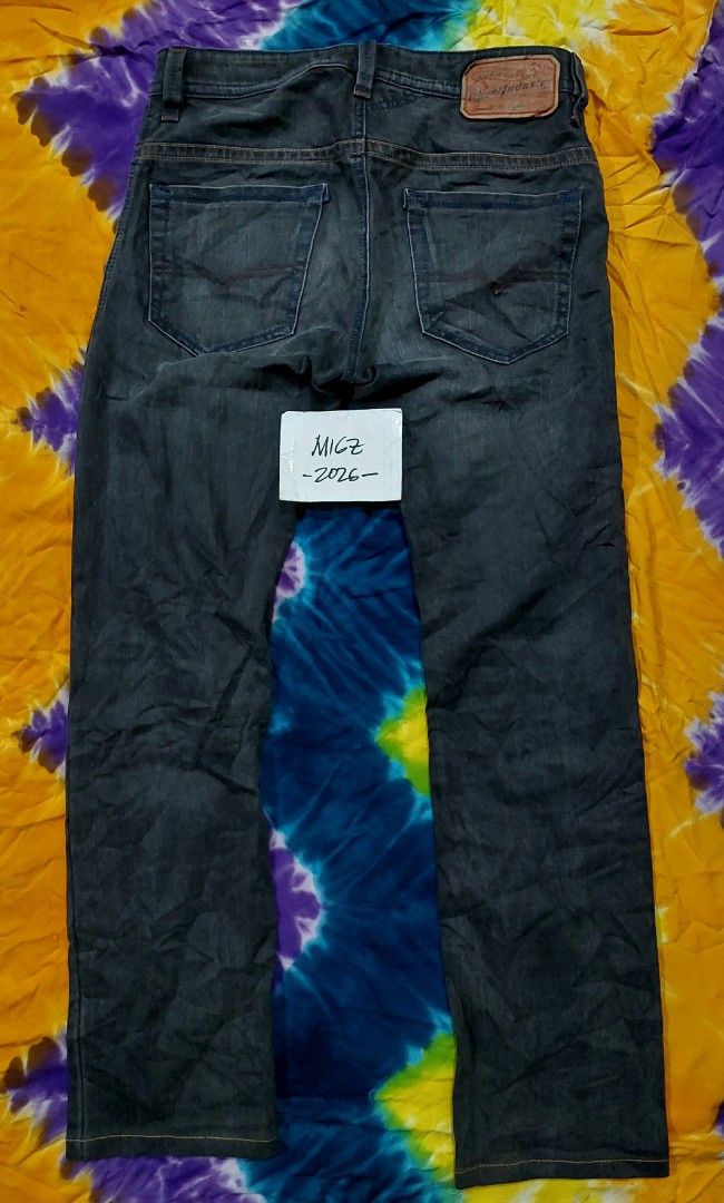 DIESEL "Thavar" Jeans (Category: Jeans) located in Davao. Submitted by juanmigzdvo (Listing ID 1470807825, Image 2). Description: Diesel Industry Jeans "THAVAR" (Mens) Excellent ✅️ *Altered Length" size: 28 W x 32 L (Patch) Tape Measure: Waistline: 29-31 W Inseam: 29 L Outseam: 38.5 L Hem: 6.5-7 inch Width Php 1,000.00 PM for more Inquiry 😁....