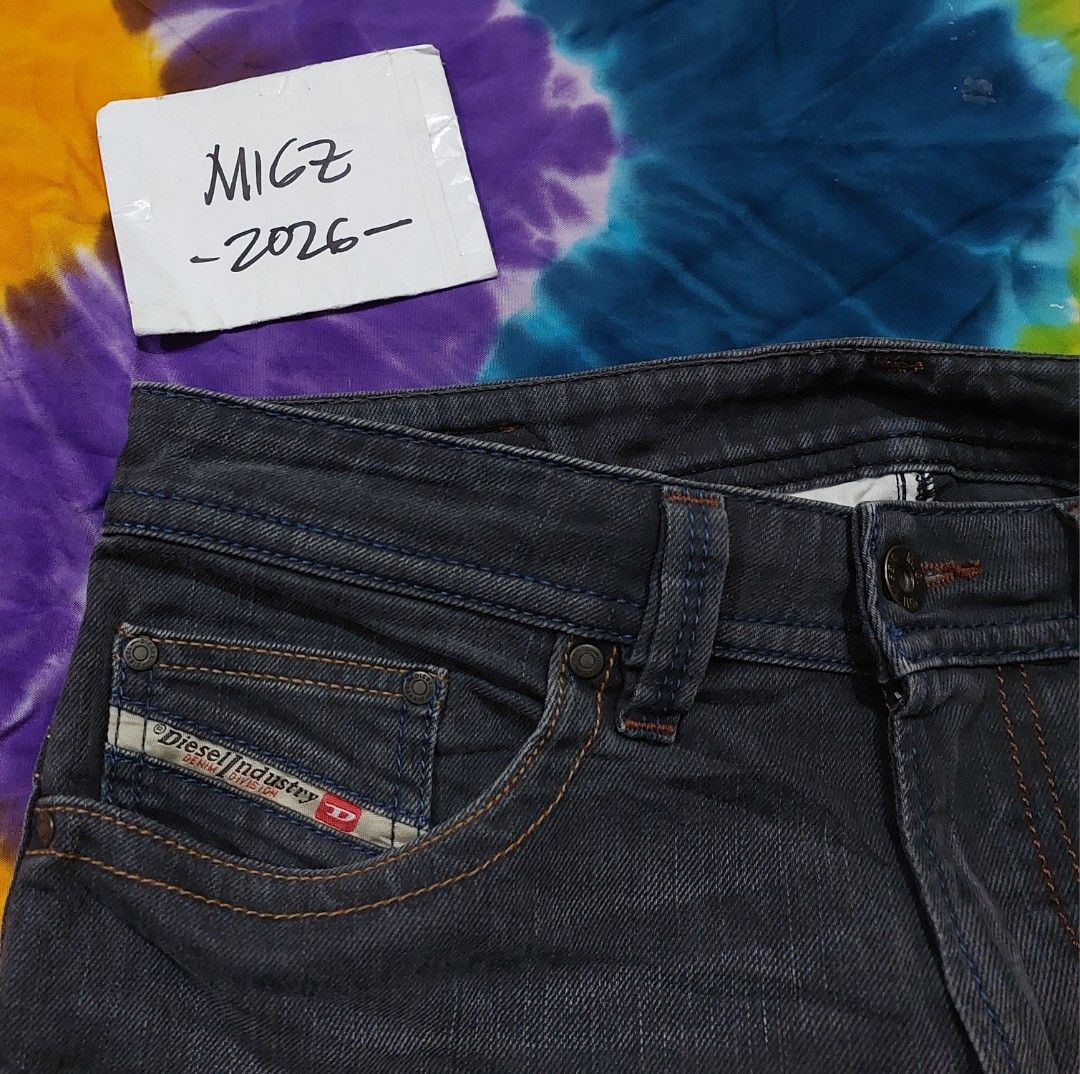 DIESEL "Thavar" Jeans (Category: Jeans) located in Davao. Submitted by juanmigzdvo (Listing ID 1470807825, Image 3). Description: Diesel Industry Jeans "THAVAR" (Mens) Excellent ✅️ *Altered Length" size: 28 W x 32 L (Patch) Tape Measure: Waistline: 29-31 W Inseam: 29 L Outseam: 38.5 L Hem: 6.5-7 inch Width Php 1,000.00 PM for more Inquiry 😁....
