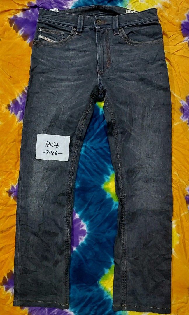 DIESEL "Thavar" Jeans (Category: Jeans) located in Davao. Submitted by juanmigzdvo (Listing ID 1470807825, Image 1). Description: Diesel Industry Jeans "THAVAR" (Mens) Excellent ✅️ *Altered Length" size: 28 W x 32 L (Patch) Tape Measure: Waistline: 29-31 W Inseam: 29 L Outseam: 38.5 L Hem: 6.5-7 inch Width Php 1,000.00 PM for more Inquiry 😁....