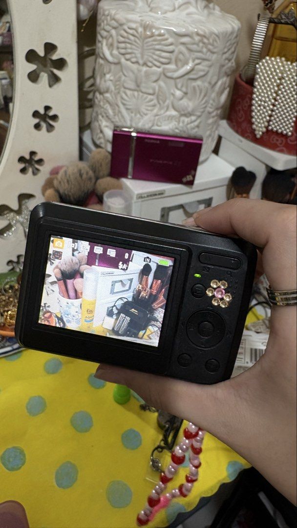 DIGICAM GE C1033 *Working & No issue (Category: Other Gadgets) located in Manila. Submitted by dominiquem37002 (Listing ID 1470859244, Image 3). Description: WORKING AND NO ISSSUE!! With sample pictures GE C1033 No scratches/screen burn With Flash RFS: Extra Camera Inclusion: Camera cover Charm With OTG Card Reader ( compatible for lightning /ios only) No SD card included .