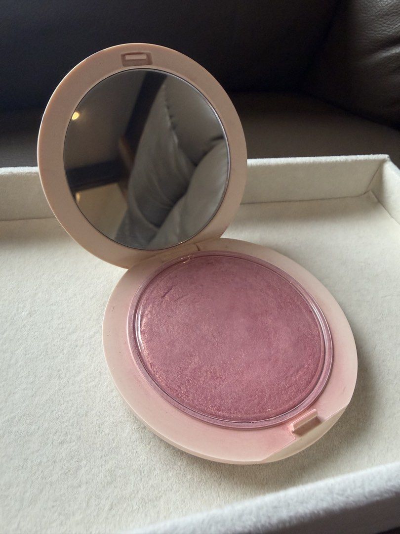 Dior Forever Luminizer 06 Coral Glow (Category: Makeup) located in Quezon City. Submitted by madz_jacq (Listing ID 1470828197, Image 3). Description: - Brand: Dior - Shade: 06 Coral Glow - Size: 6g (Compact) - Packaging: Pale pink quilted design with CD logo and built-in mirror - Condition: Gently used, minimal surface wear on powder and back label - 100% authentic, perfect for adding a radiant pop of color to your makeup routine RFS: declutterin