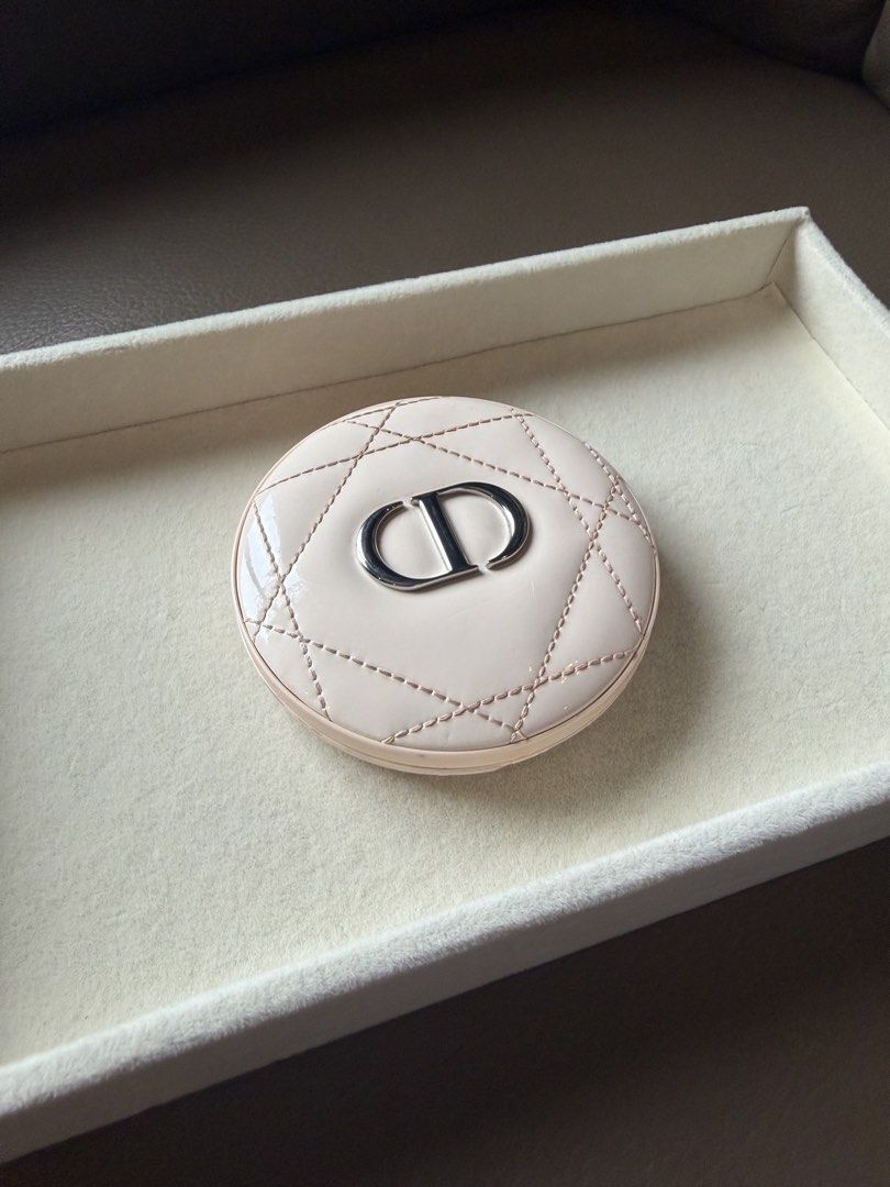 Dior Forever Luminizer 06 Coral Glow (Category: Makeup) located in Quezon City. Submitted by madz_jacq (Listing ID 1470828197, Image 1). Description: - Brand: Dior - Shade: 06 Coral Glow - Size: 6g (Compact) - Packaging: Pale pink quilted design with CD logo and built-in mirror - Condition: Gently used, minimal surface wear on powder and back label - 100% authentic, perfect for adding a radiant pop of color to your makeup routine RFS: declutterin