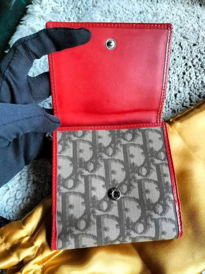 Dior rasta (Category: Wallets & Card holders) located in Angeles City. Submitted by mjshoppingretail (Listing ID 1470855904, Image 3). Description: orig Dior rasta.