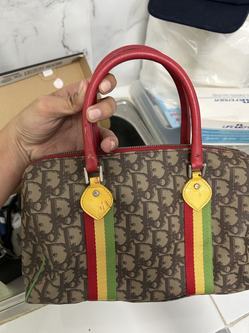 dior rasta boston bag (Category: Luxury Bags & Wallets) located in San Fernando. Submitted by dippedrops (Listing ID 1470897360, Image 2). Description: dior rasta boston bag rank ab.
