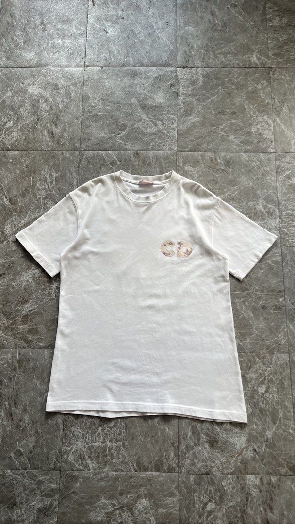 Dior x Daniel Arsham (Category: Tshirts & Polo Shirts ) located in Manila. Submitted by reclaim.13 (Listing ID 1470814423, Image 1). Description: Dior X Daniel Arsham - excellent condition - 20.5 width, 27.5 length - 9.8/10 colorate - for safety yellow stain dot .