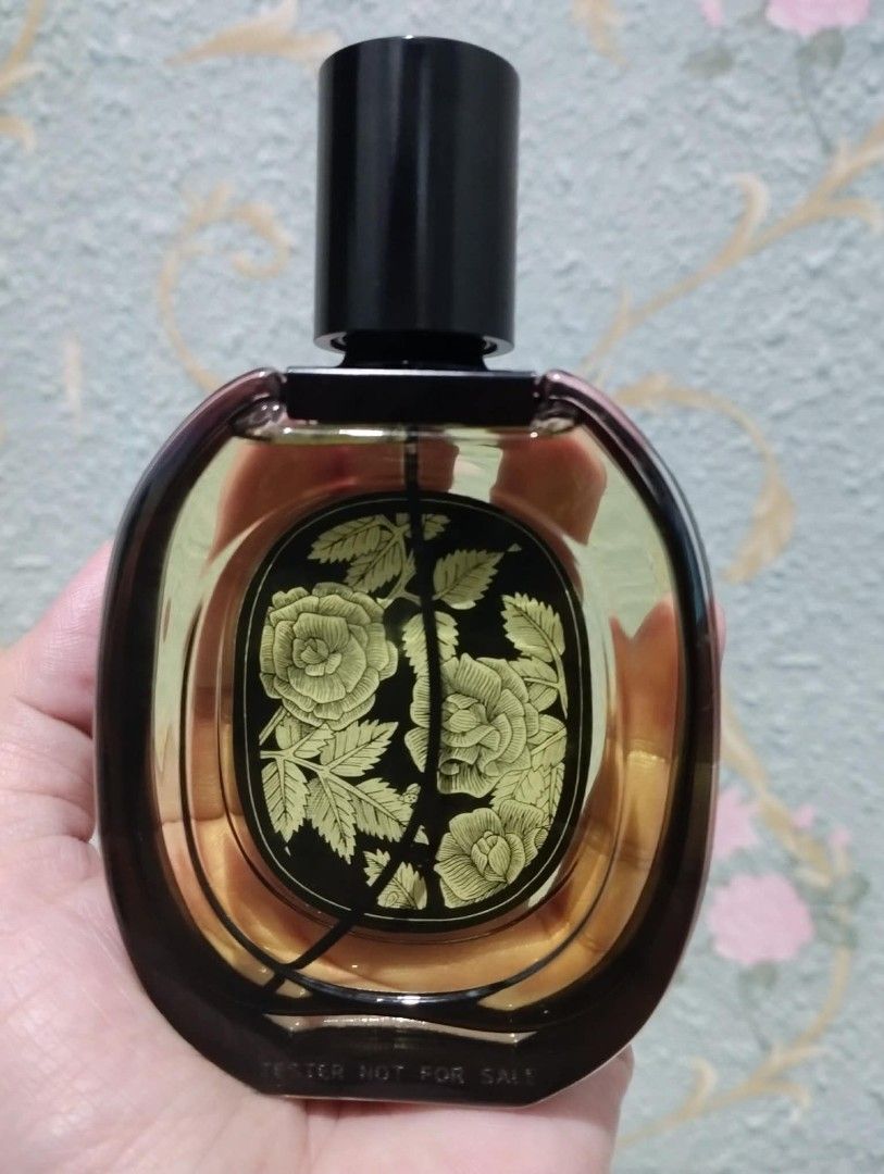 DIPTYQUE EAU ROSE EDP 75ML (Category: Fragrance & Deodorants) located in Makati City. Submitted by flipper.1990 (Listing ID 1470882657, Image 2). Description: Diptyque Eau Rose Eau de Parfum (75ml) is a rich, deeper floral woody musk fragrance. • Top Note: Litchi (lychee) • Middle Notes: Damask Rose, Grasse Rose (Centifolia), Rose Water, Chamomile, and Artichoke • Base Notes: Musk and Woody Notes Available online and in select physical stores for