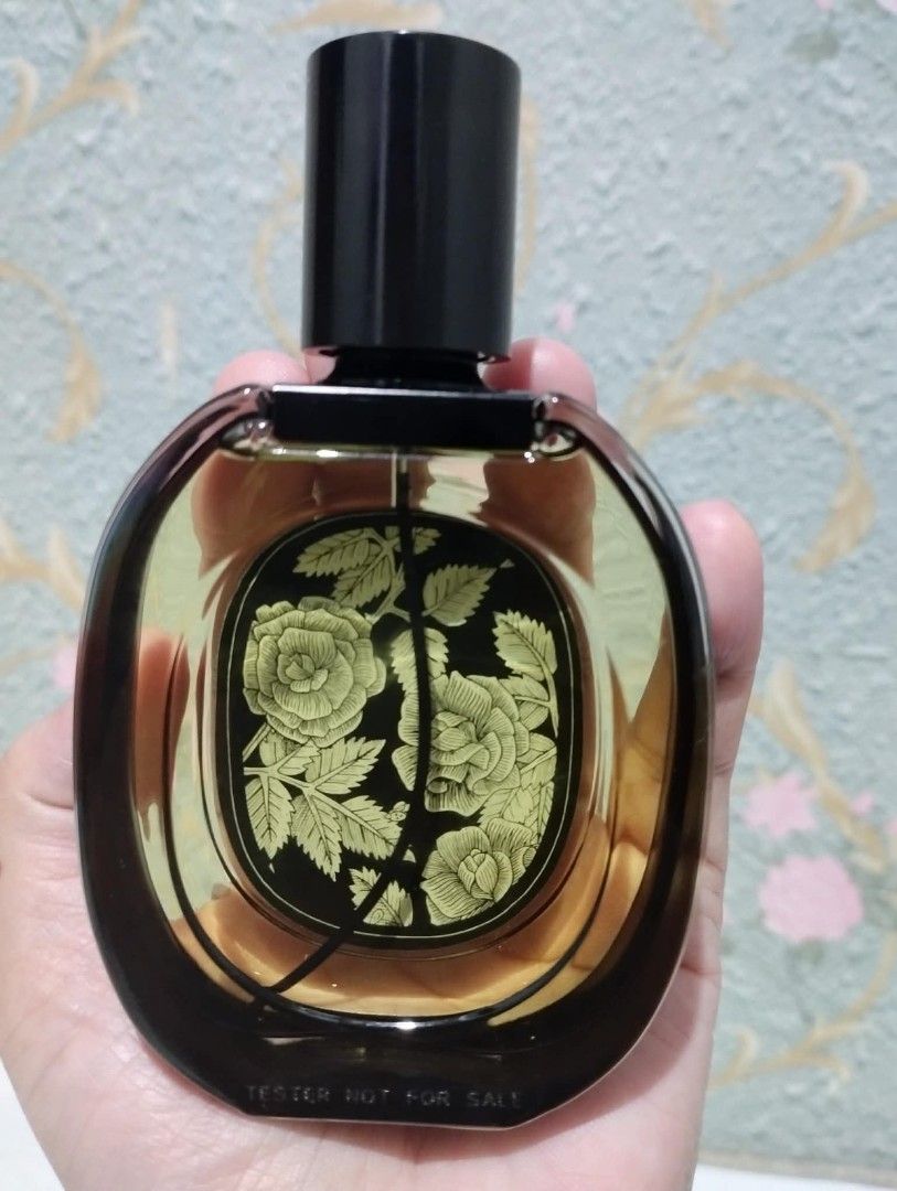 DIPTYQUE EAU ROSE EDP 75ML (Category: Fragrance & Deodorants) located in Makati City. Submitted by flipper.1990 (Listing ID 1470882657, Image 3). Description: Diptyque Eau Rose Eau de Parfum (75ml) is a rich, deeper floral woody musk fragrance. • Top Note: Litchi (lychee) • Middle Notes: Damask Rose, Grasse Rose (Centifolia), Rose Water, Chamomile, and Artichoke • Base Notes: Musk and Woody Notes Available online and in select physical stores for