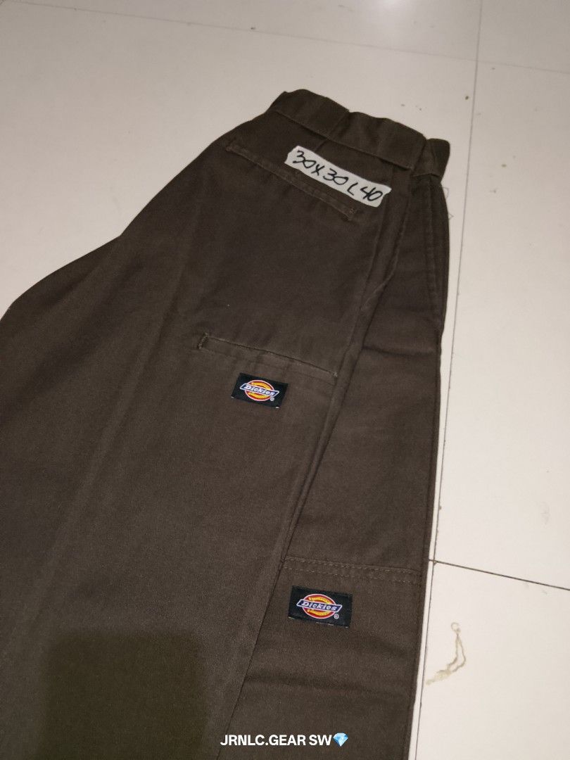 dknee loose fit pants (Category: Coats, Jackets and Outerwear) located in Quezon. Submitted by jrnlc.gearssw (Listing ID 1470851625, Image 2). Description: dickies dknee loose fit pants double patch size 30x30 length 40 may bawas pa sure buyer .