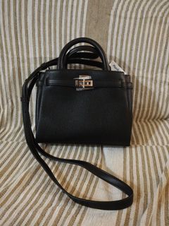 (Category: ) located in . Submitted by shopaholic_cousins (Listing ID 1470876675, Image 1). Description: .