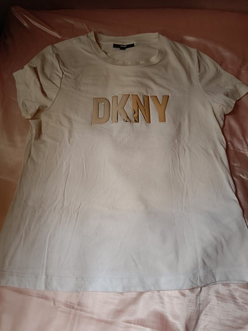 DKNY White Tee (Category: Shirts) located in Naga. Submitted by juniscloset.ph (Listing ID 1470846218, Image 1). Description: .