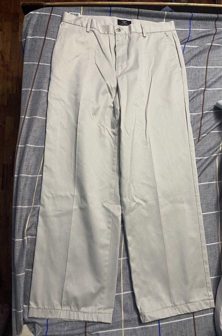 DOCKERS Mens Khakis Chinos (Category: Chinos) located in Quezon City. Submitted by elmiras_closet (Listing ID 1470797130, Image 2). Description: From US Balikbayan box Very good condition alightly altered no flaws or issueSockers.