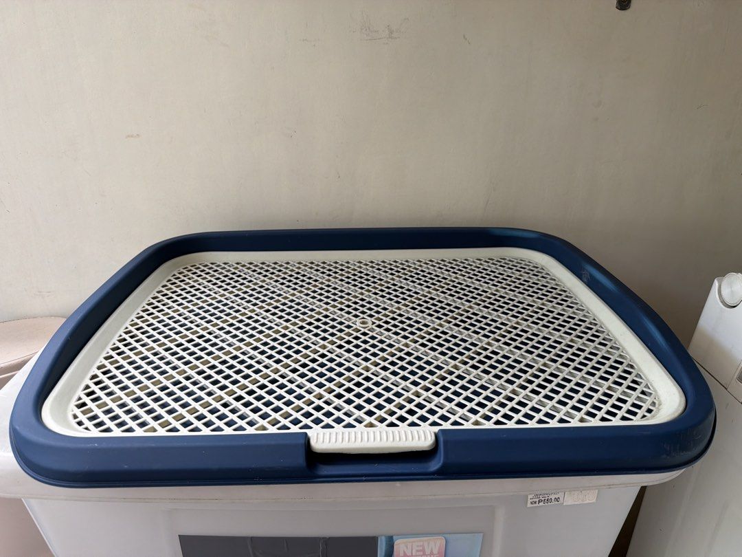 Dog litter tray and plush pink pet bed bundle (Category: Health & Grooming) located in Paranaque City. Submitted by TrendyBoutique.ph (Listing ID 1470764507, Image 1). Description: - Large plastic pet toilet tray with dark blue base and white mesh grid - Soft, fluffy pink pet bed featuring a quilted triangle pattern and removable black cushion - Perfect bundle for puppy house training and providing cats or small dogs with a cozy sleeping spot - E