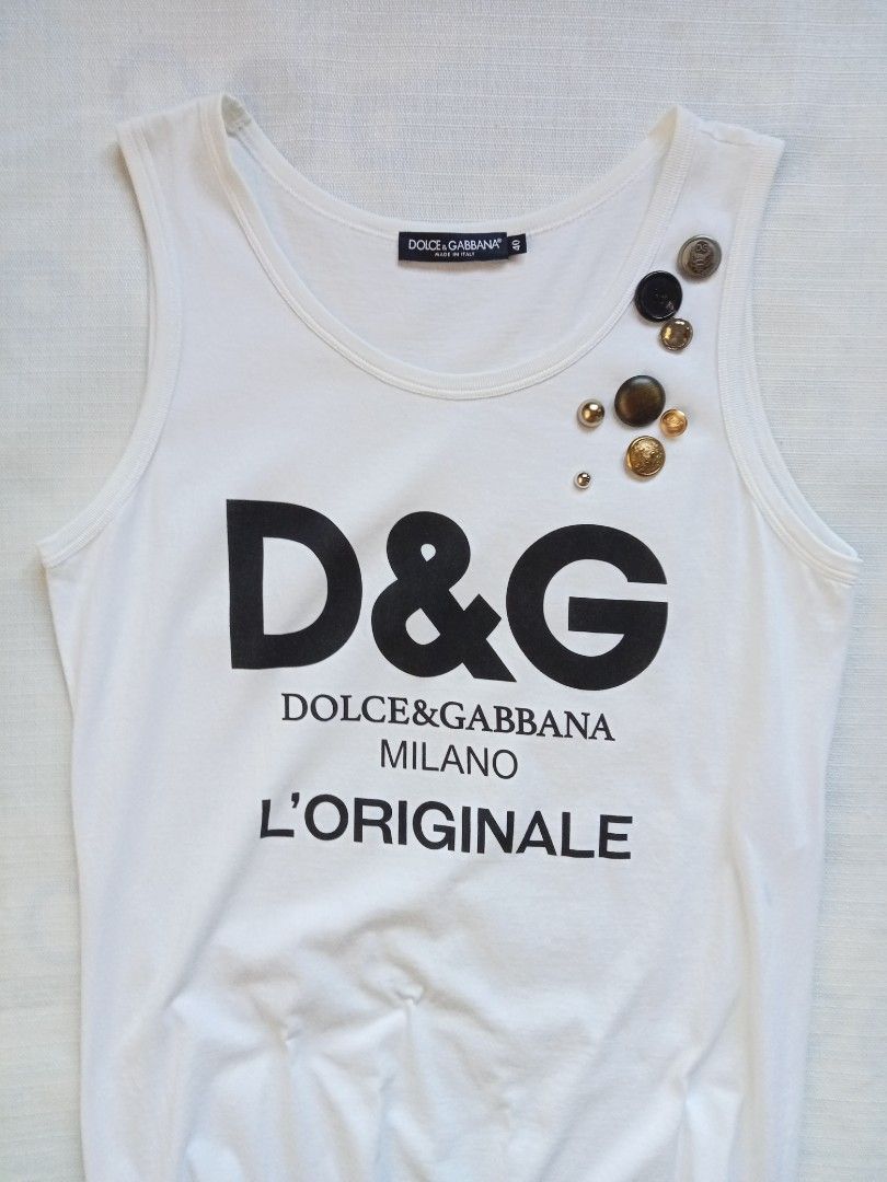 Dolce & Gabbana D&G long top with accent button (Category: Sleeveless) located in Bagabag. Submitted by thrift_stories96 (Listing ID 1470911693, Image 2). Description: Dolce & Gabbana D&G long top with accent button womens Medium to Large frame Length - 28.5 Width - 18 stretch up to 19 Condition - 8.5/10 Color and cloth - 9/10 Flaw - small pinhole sa back ng shoulder..
