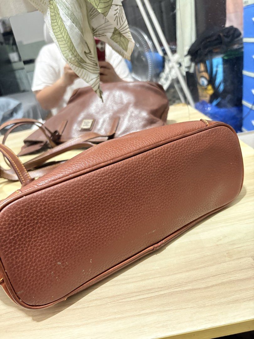 Dooney and bourke tote bag (Category: Tote Bags) located in Quezon City. Submitted by closetavenue (Listing ID 1470850549, Image 3). Description: .