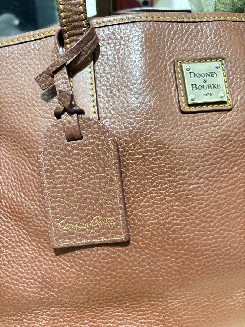 Dooney and bourke tote bag (Category: Tote Bags) located in Quezon City. Submitted by closetavenue (Listing ID 1470850549, Image 2). Description: .