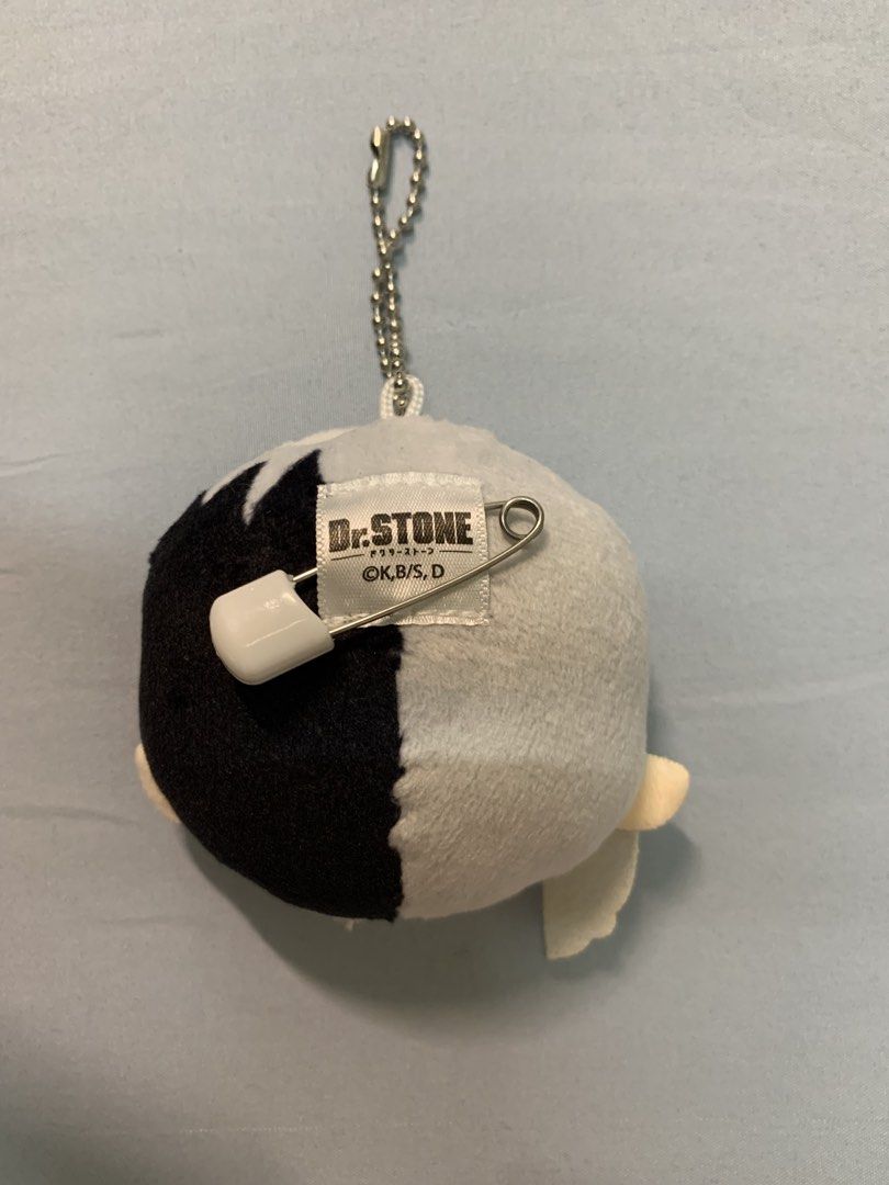 Dr. STONE Gen Asagiri Plush Keychain (Category: Plushies & Soft Toys) located in Quezon City. Submitted by ayasevilla (Listing ID 1470748567, Image 2). Description: RFS: dupe (+ lf senku) - Literal kakabukas lang from packaging - Official Dr. STONE Gen Asagiri plush keychain - Features iconic half black and half white hair with embroidered blue eyes - Serious expression design - Includes original tag with anime logo and copyright info (safety pin