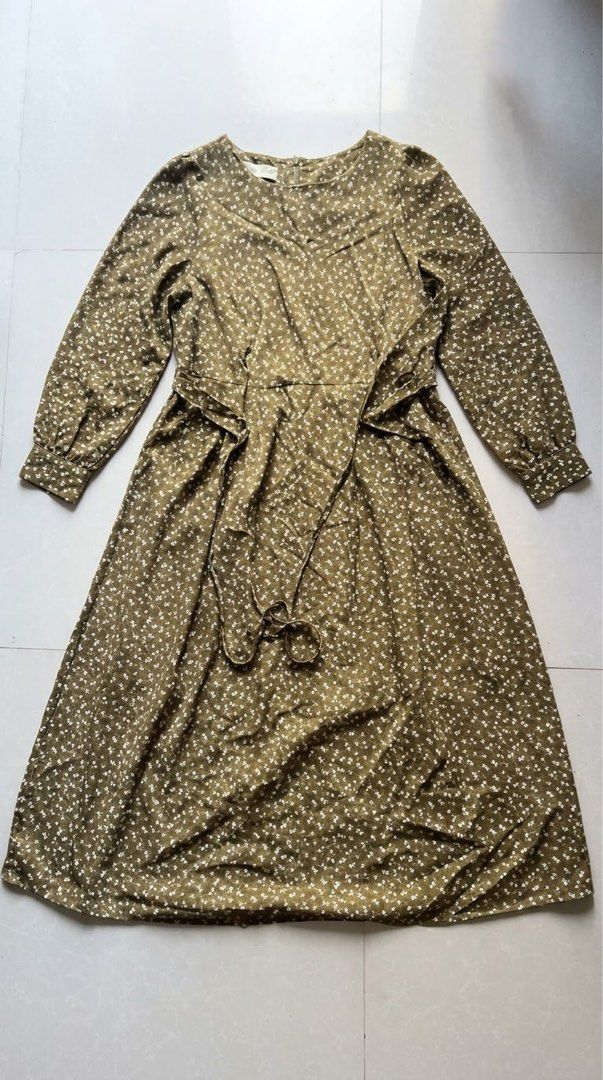 Dresses and blouses (Category: Dresses) located in Cabanatuan. Submitted by dindin_7 (Listing ID 1470747718, Image 3). Description: Declutter dresses and blouses. Small-large Php 50-150.