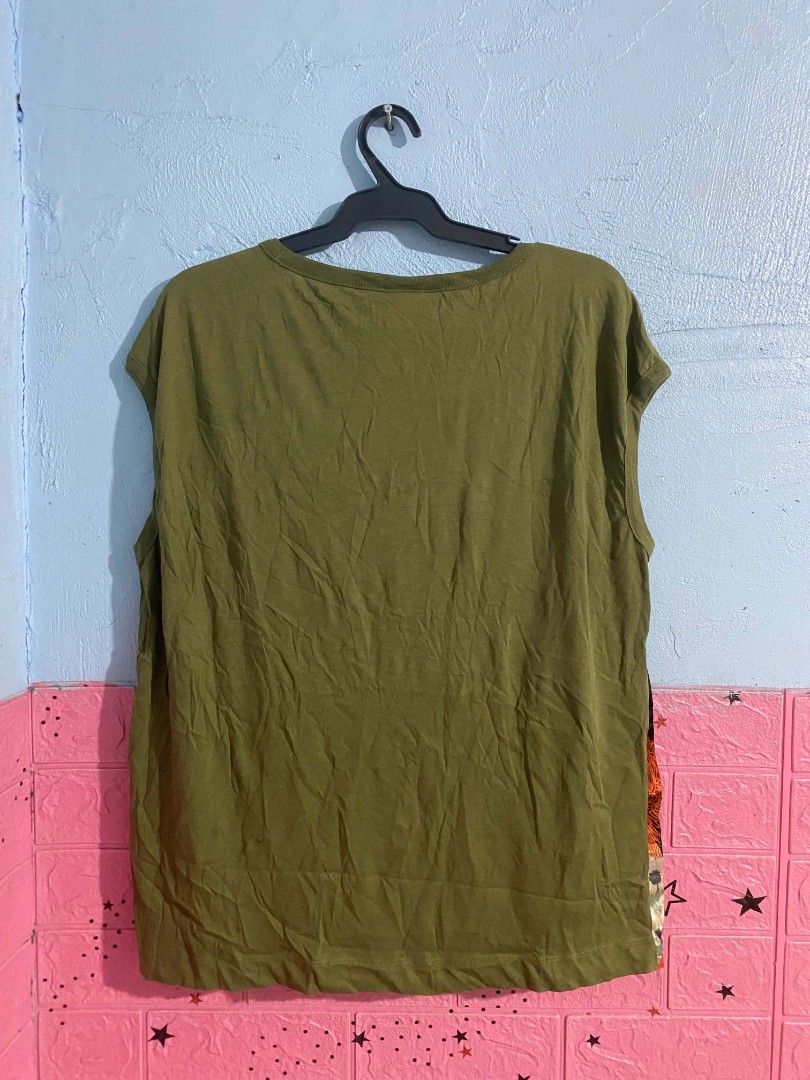 Dries Van Noten Spring/Summer 2017 collection. (Category: Luxury Apparel) located in Cagayan de Oro. Submitted by swagdealer (Listing ID 1470867684, Image 2). Description: no issues width 21 length 25.5.