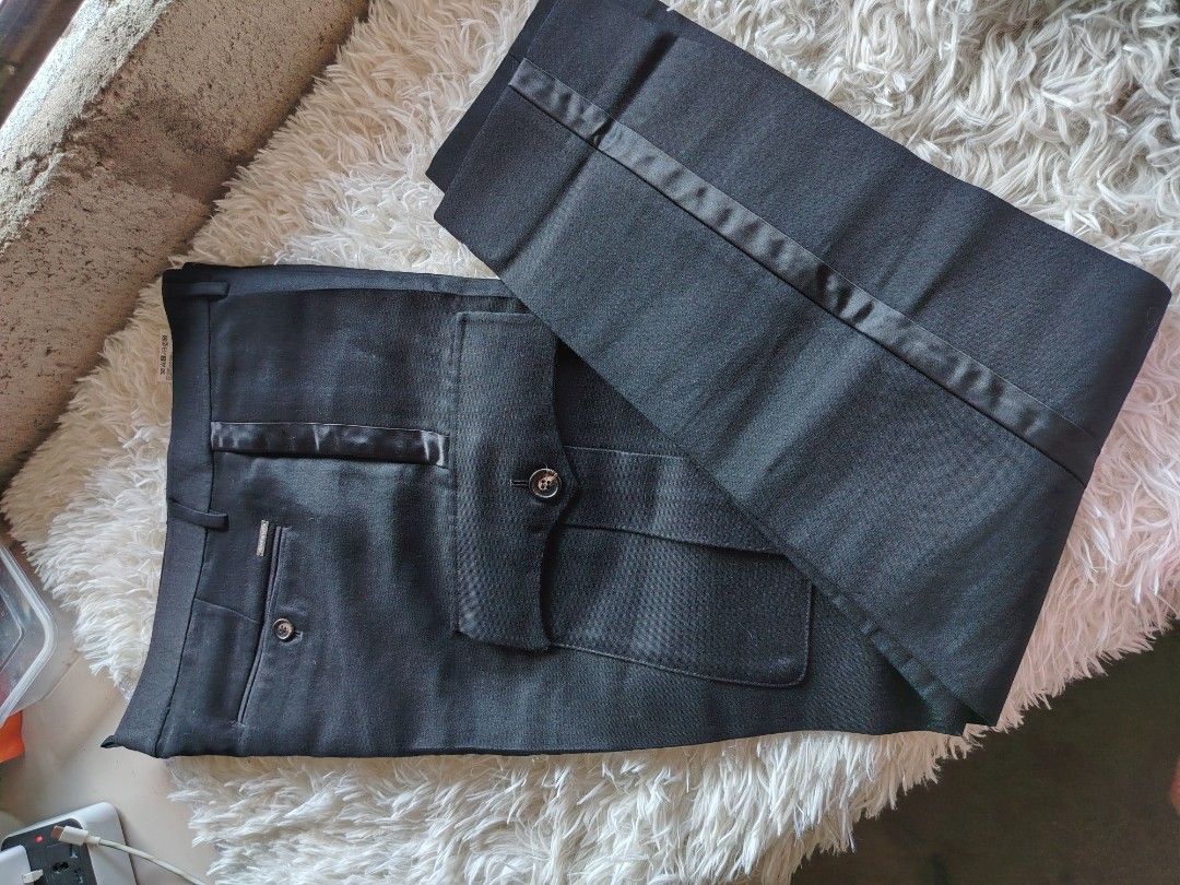 DSQUARED2 Black Tuxedo Trousers Size 48 (Category: Trousers) located in Caba. Submitted by valerie_18947 (Listing ID 1470777922, Image 1). Description: - Brand: DSQUARED2 - Size: 48 (Made in Italy by Staff International) - Style: Black tuxedo trousers with satin side stripes and front pocket detailing - Closure: Button fly - Condition: Clean fabric with clear, authentic inner tags - Ideal for formal wear, parties, and special occasions original p