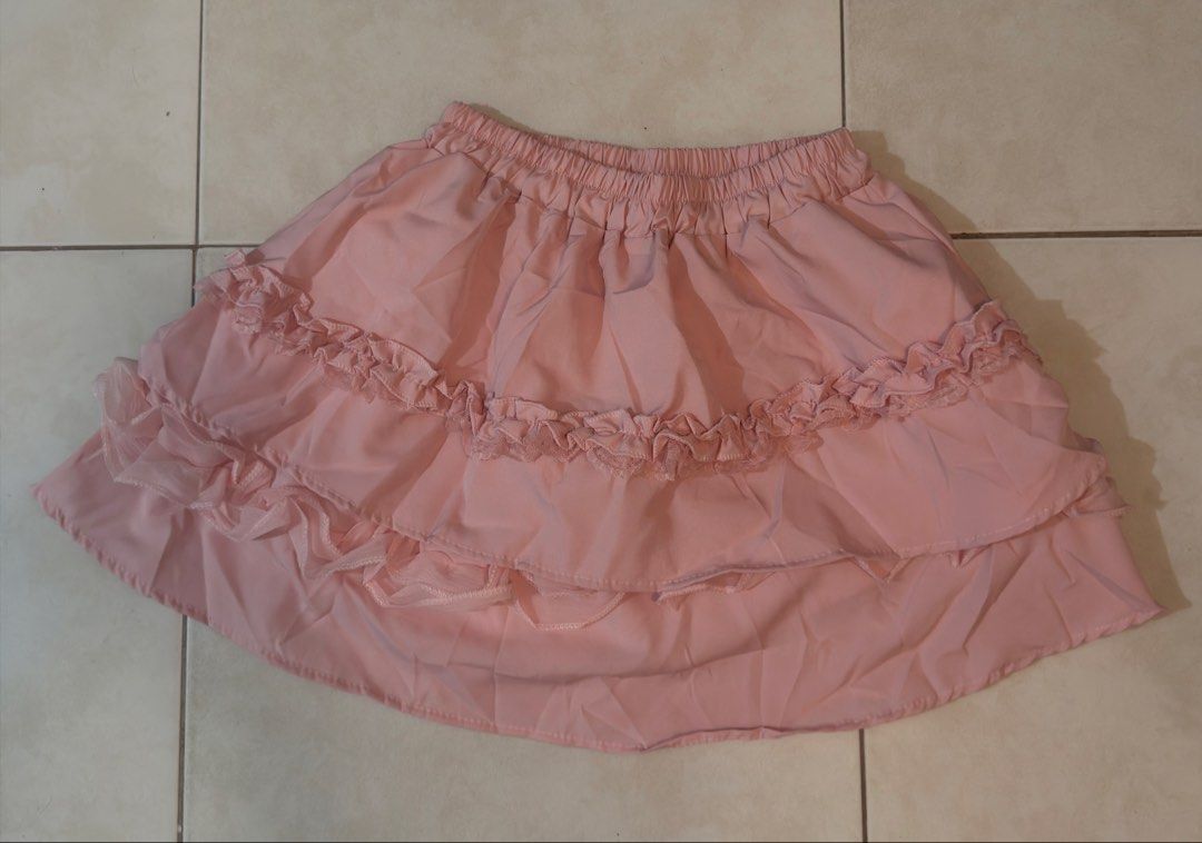 Dusty Pink Flowy Mini Skirt (Category: Skirts) located in Manila. Submitted by squishylawlph (Listing ID 1470834665, Image 1). Description: small to medium garterized used once (halloween party).